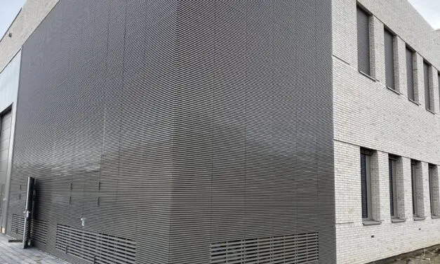 Mur à lamelles en aluminium insonorisé à Berlin 