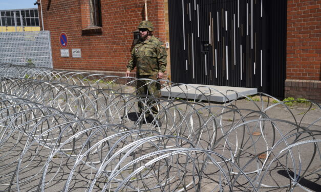 Razor wire training reels: Safe training and effective deterrence for military and police training