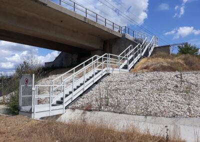 Escalier en PRV vers les voies ferrées